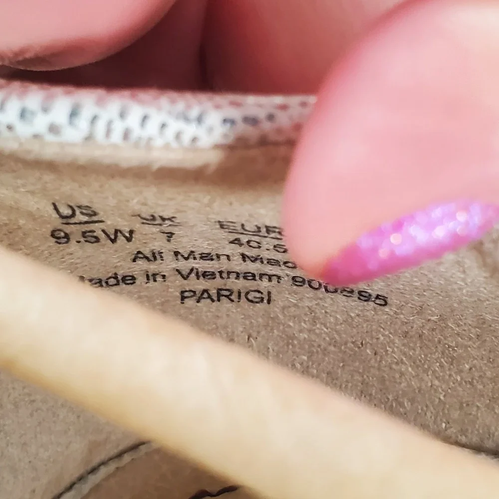 Lifestride Parigi Pump Womens Sz 9.5 W Silver Lover Slip On Closed Toe Heels